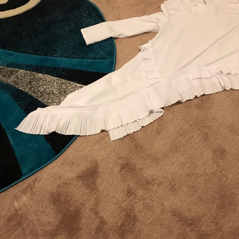 White Ruffled Long Sleeve Top, with back zipper. Brand new, missing tag - Picture 3 of 4